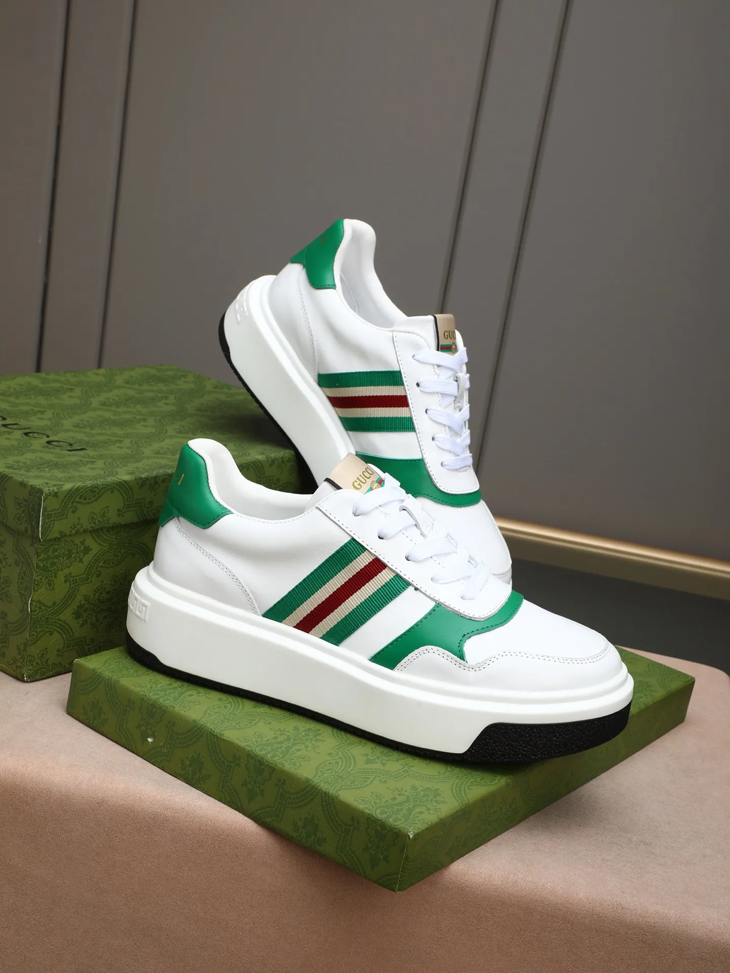 Men's shoes 💰480 New men's shoes GUCCI Fashion trend Made of first-layer calfskin ➕ washed sheep lining! The foot feels super comfortable and the workmanship is impeccable. Foam ultra-light outsole, size: 38-44 (45 customized) 3 colors to choose from!